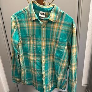 North Face Men’s flannel size medium. Smoke/pet free home.